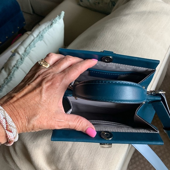 Michael Kors mini bag. - Picture 5 of 5